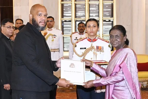 High Commissioner of The Bahamas Presents Credentials to the President of the Republic of India